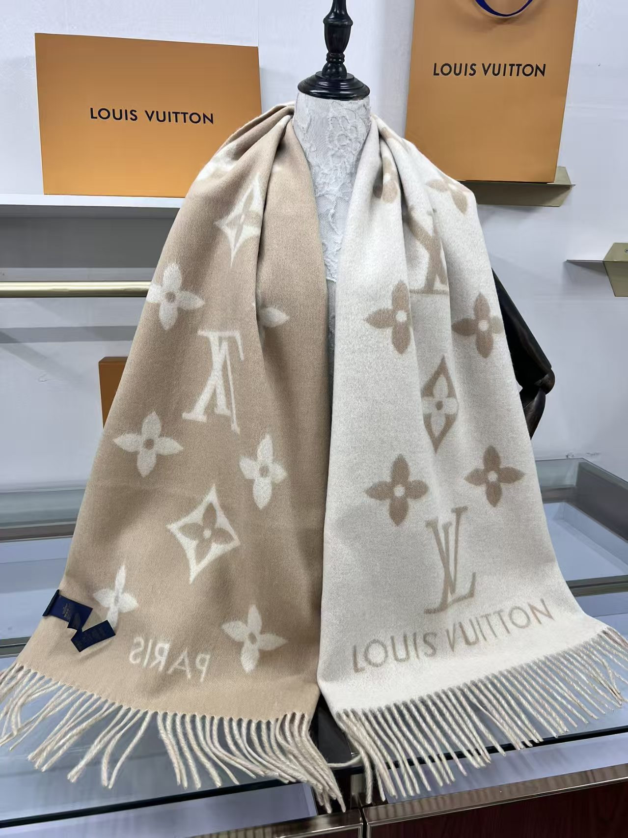 Louis Vuitton Reykjavik scarf