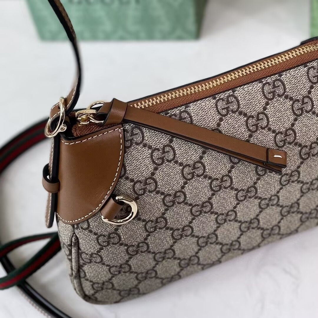 Gvc*1 GG Emblem Shoulder Bag 24.5x16x16cm