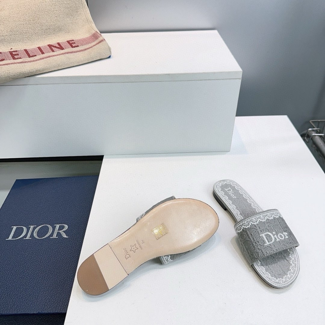 UA D10r Dentelle Slide