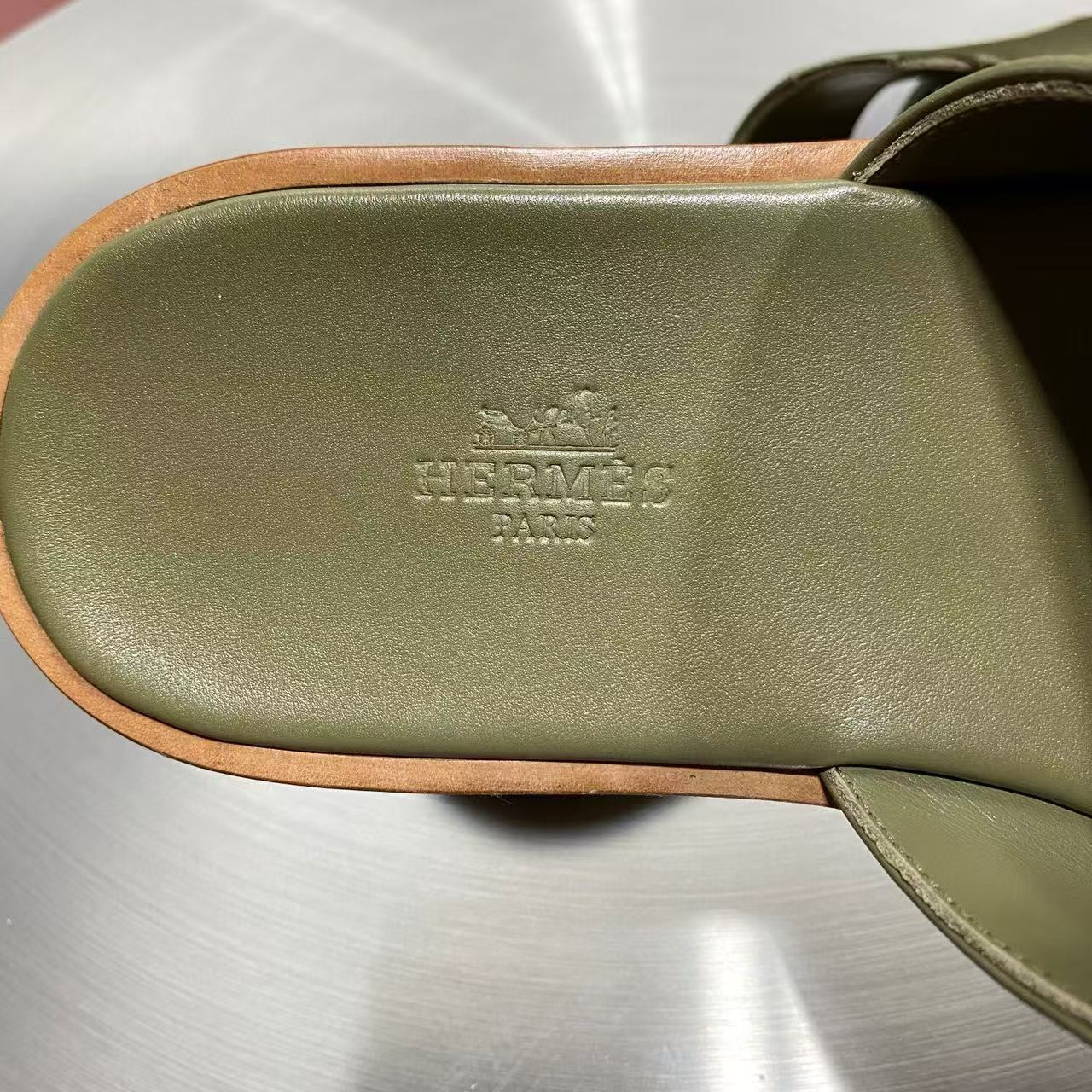 UA H**me5 Izmir sandal