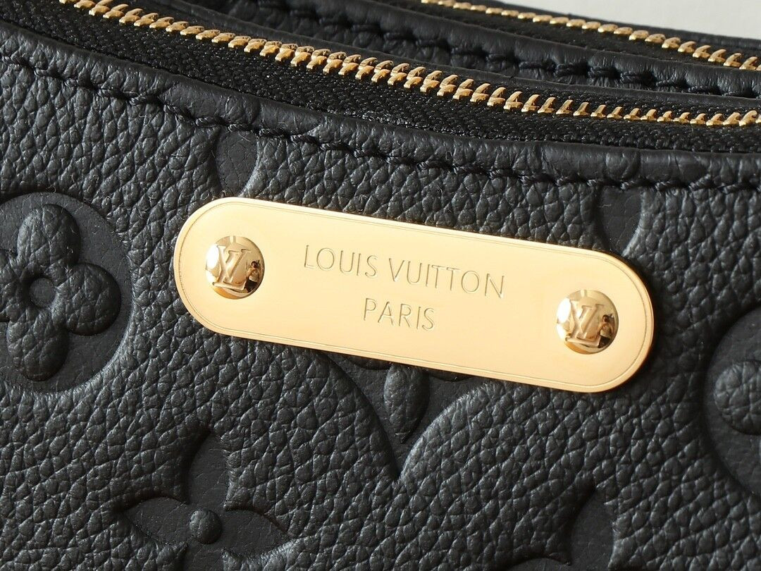 LV Pochette Liv M83301 24.5x13.5x6.5cm