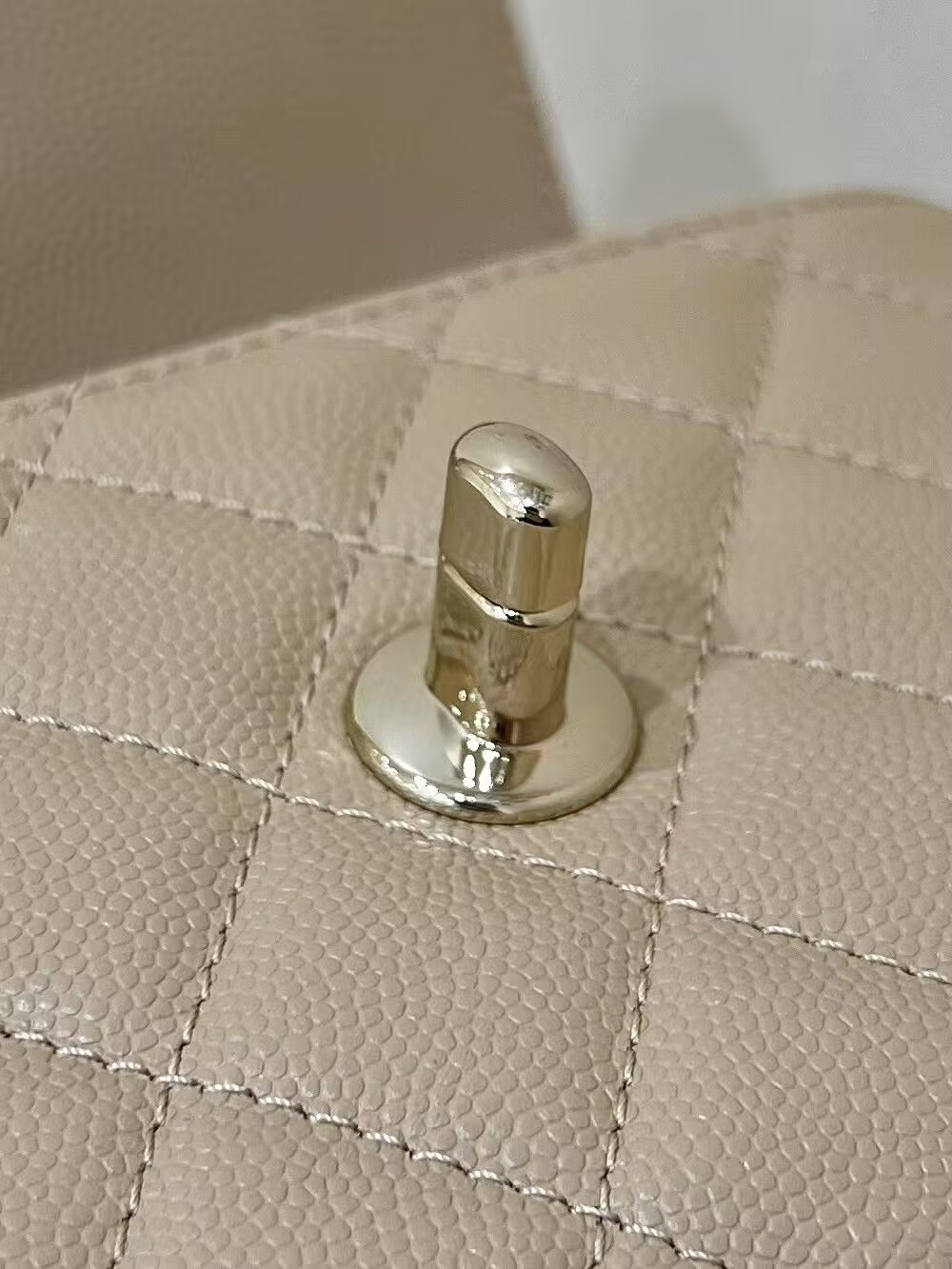 Ch**el coco handle nano 11.5x14.5x5.5cm