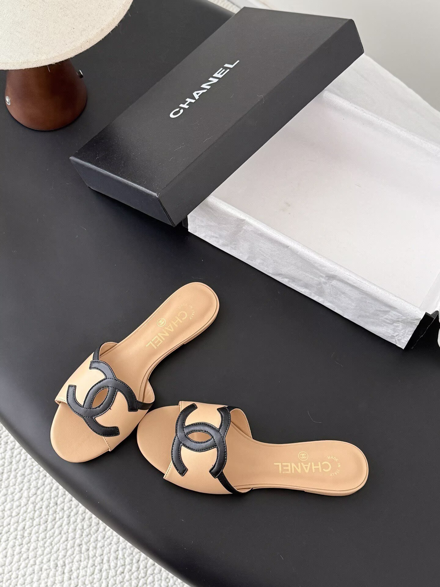 ua Ch**el sandals
