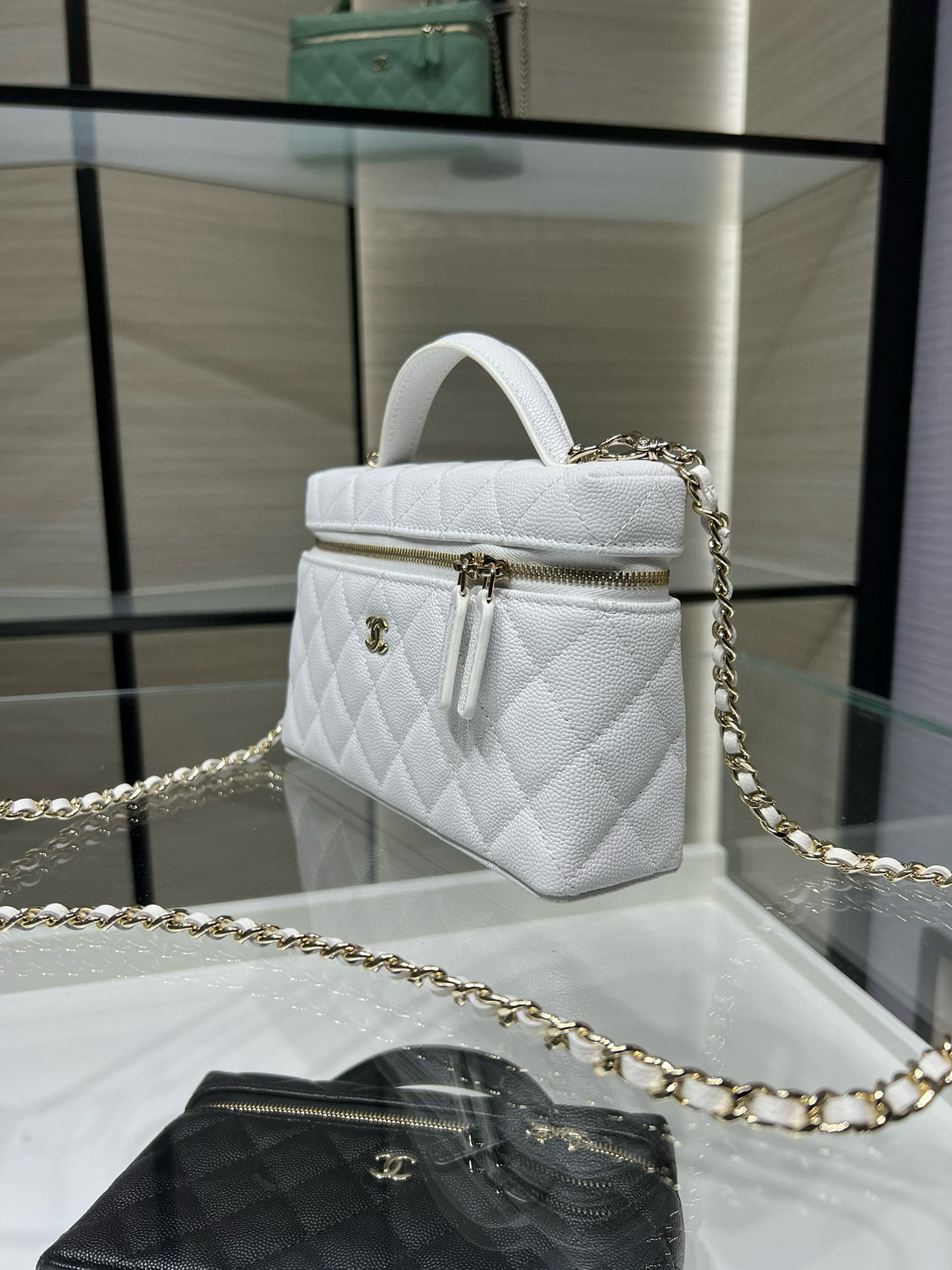Ch**el classic vanity with chain handbag ap4385 17x19.5x5cm