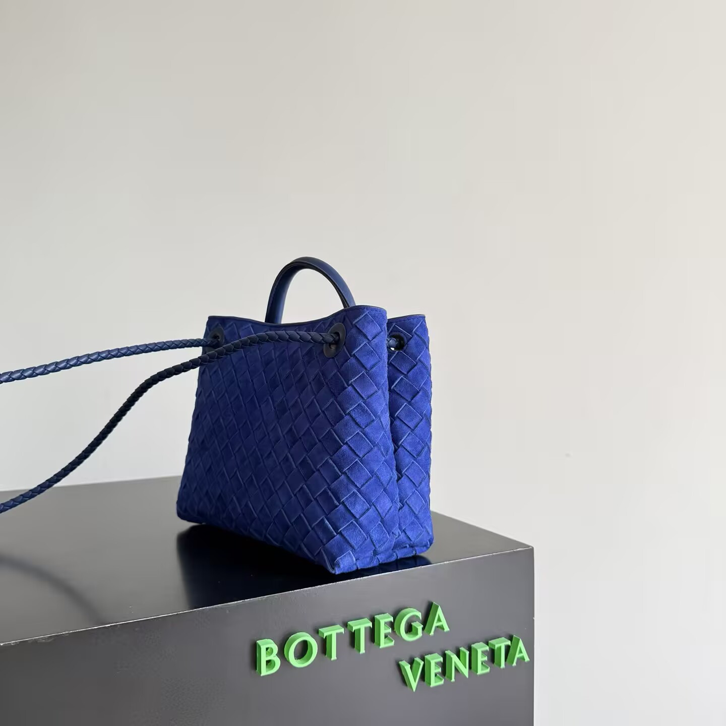 Bottega Veneta Small Andiamo 25x22x10.5cm