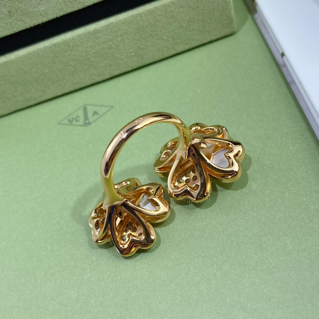 V*n Cl**f & Arpels Four Leaf Clover Ring