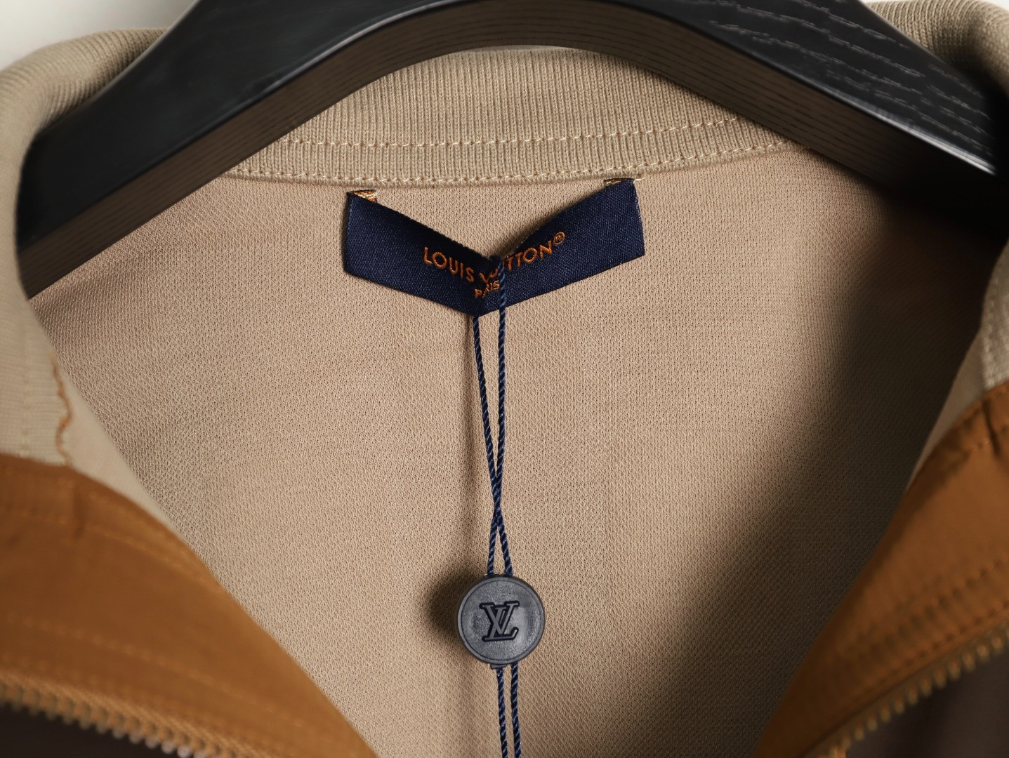 L0vis Vvtt0n Hoodies