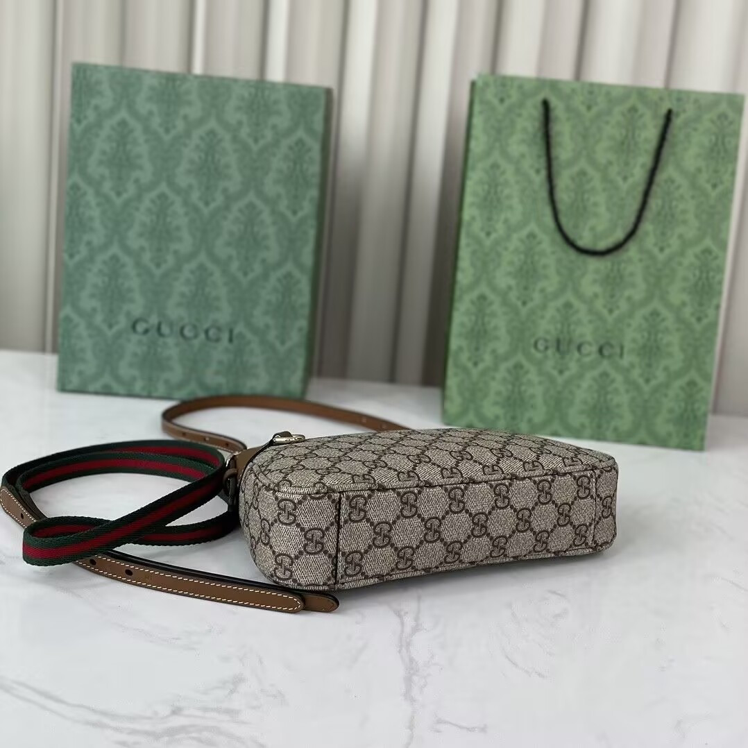 Gvc*1 GG Emblem Shoulder Bag 24.5x16x16cm