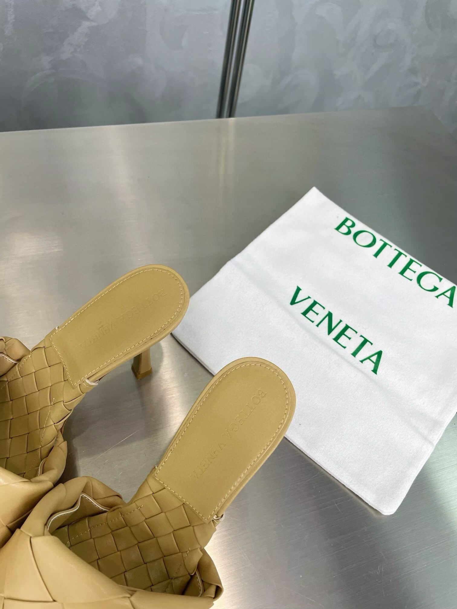 UA Bottega Veneta Lido Slides