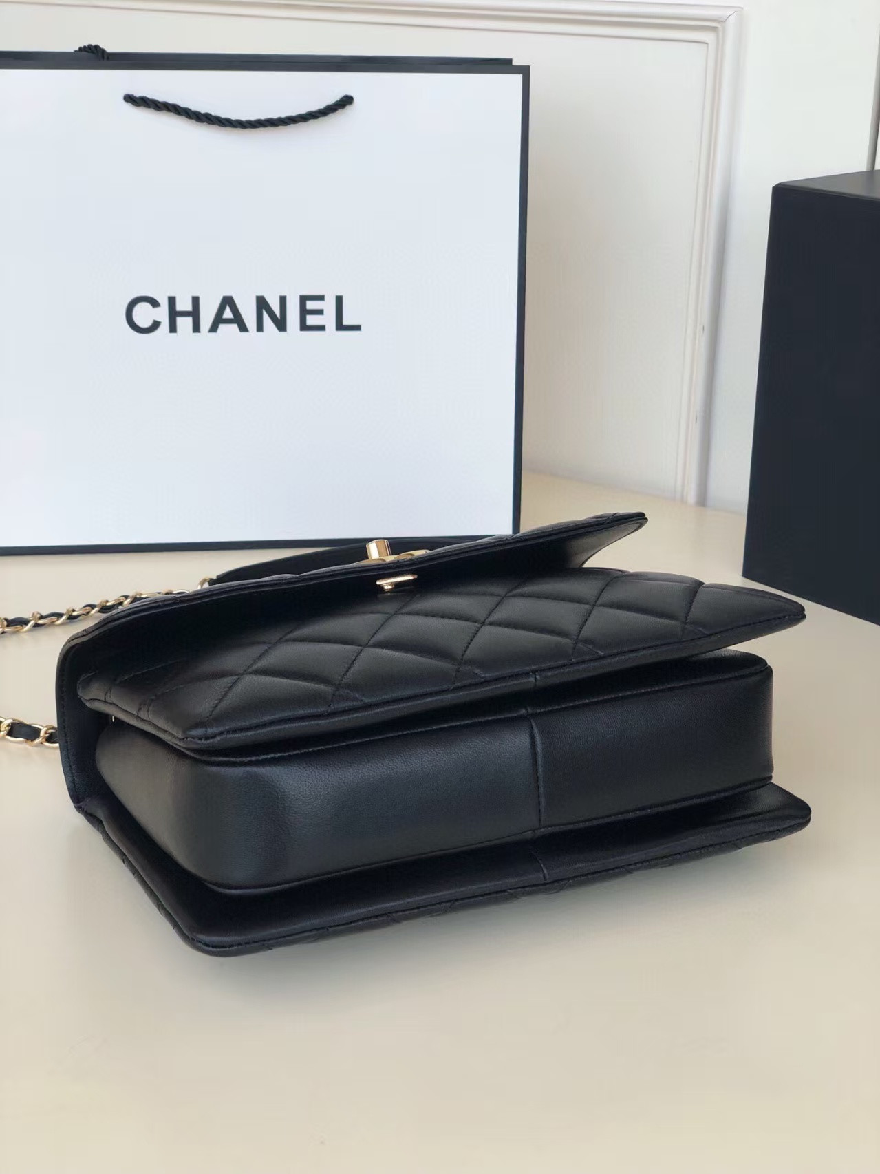 CHANEL FLAP BAG WITH TOP HANDLE 6.6 × 9.8 × 4.7 in