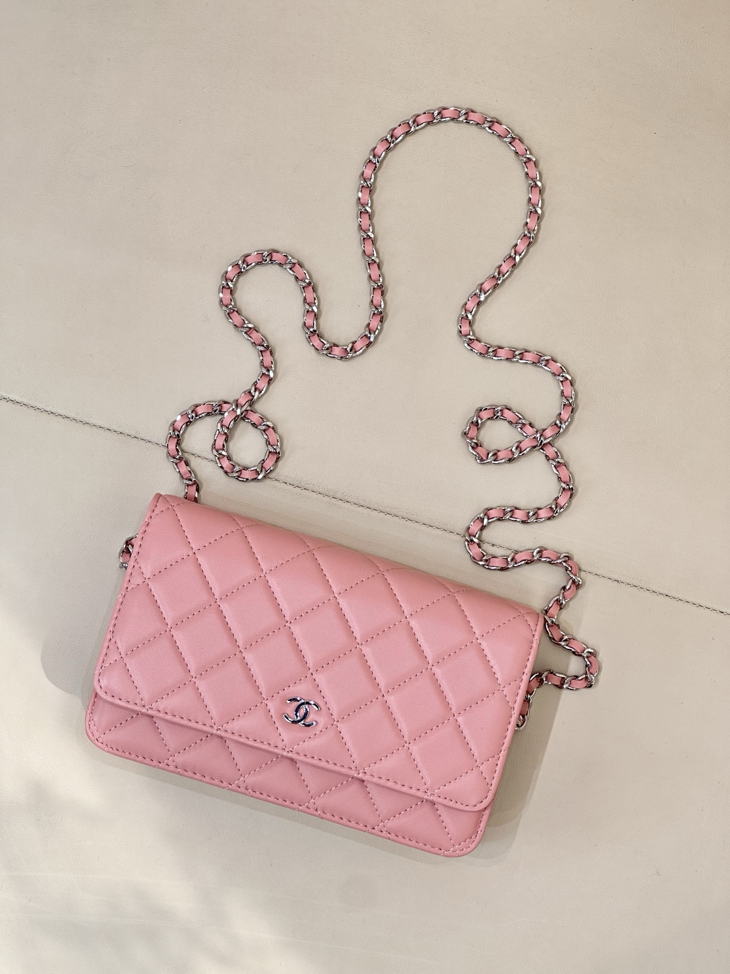 Ch**el WOC CLASSIC WALLET ON CHAIN 13x19cm