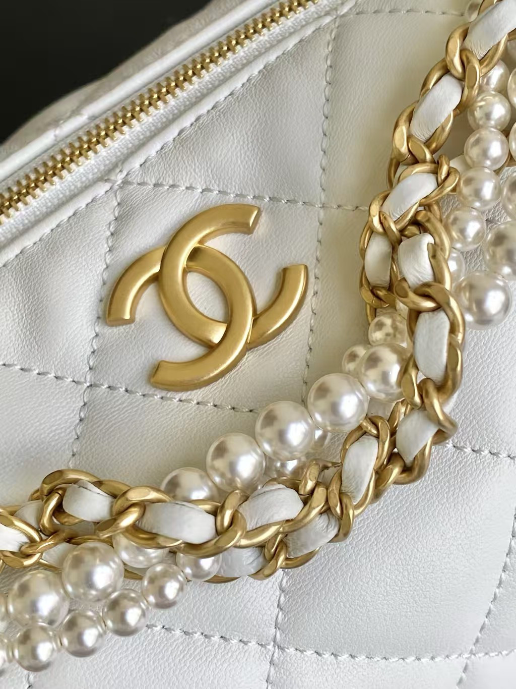 Ch**el Hobo Handbag 23.5x13x7.5cm