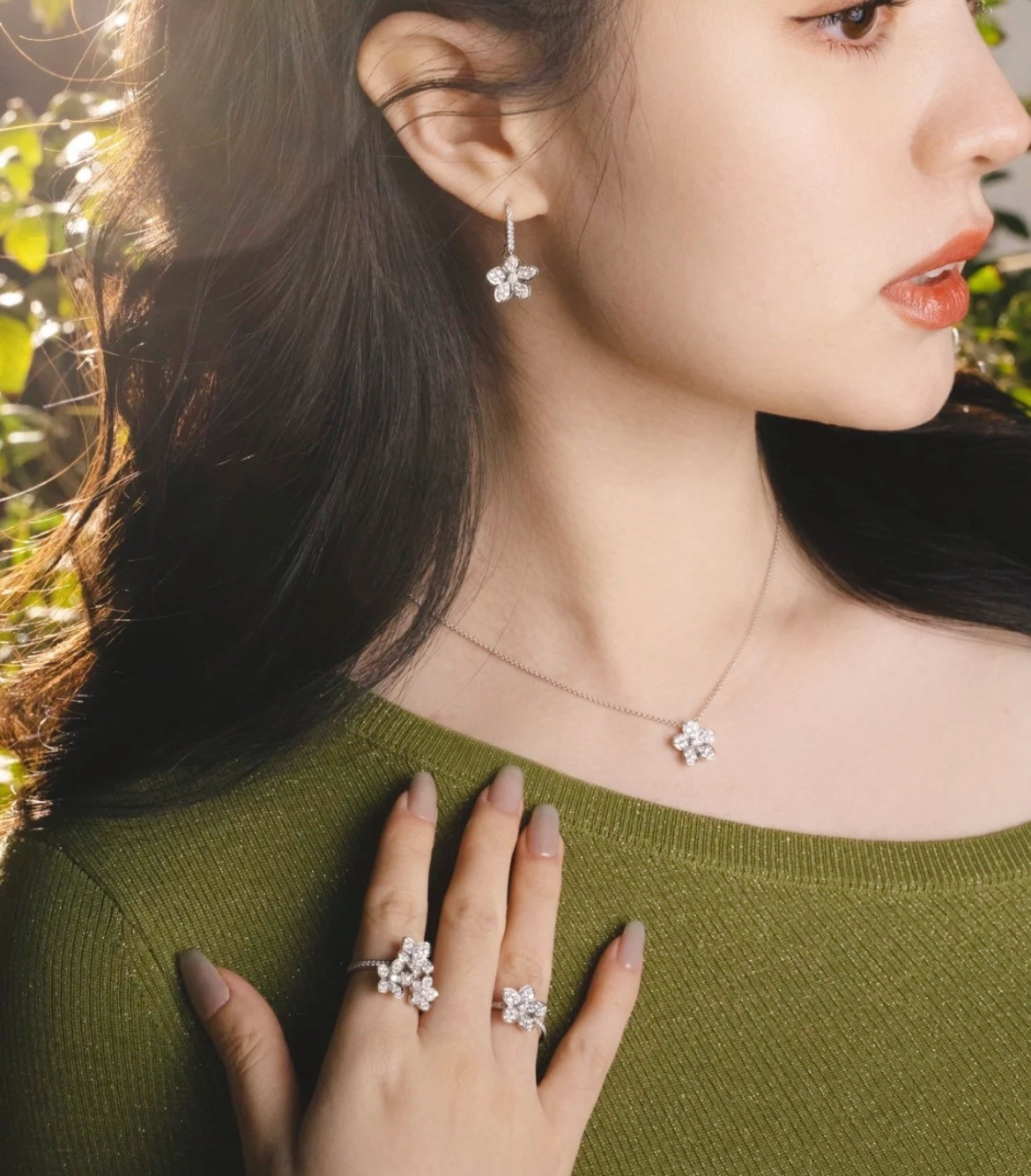 Graff Flower Pendant Necklace Ag925