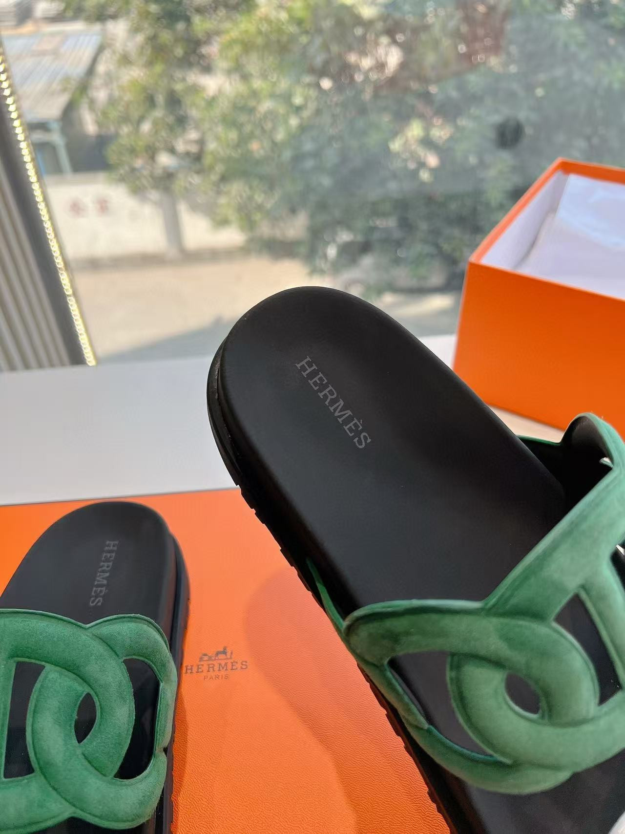 UA H**me5 Extra sandal