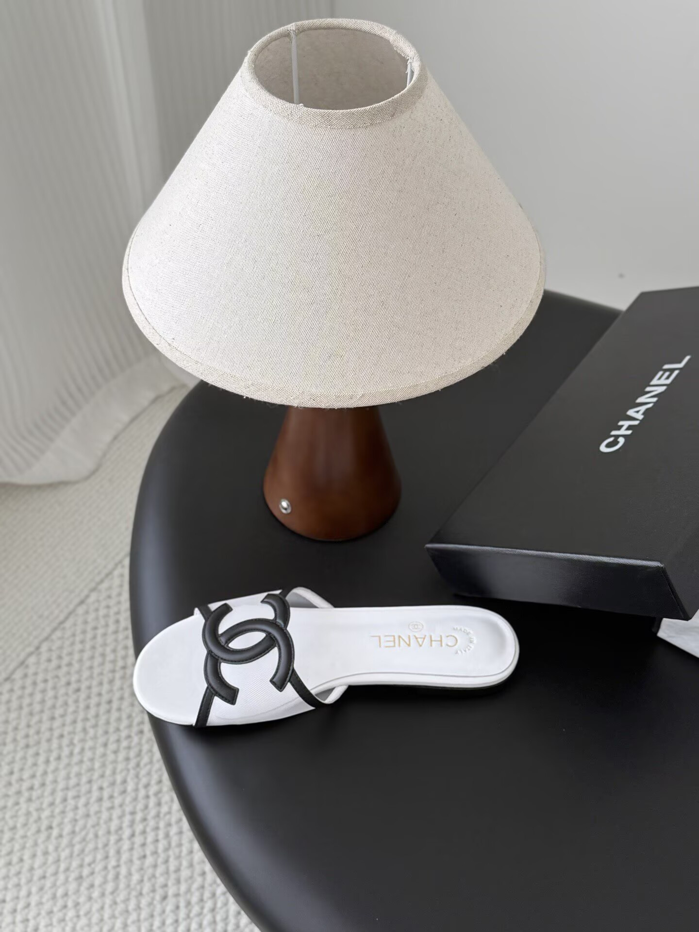 ua Ch**el sandals