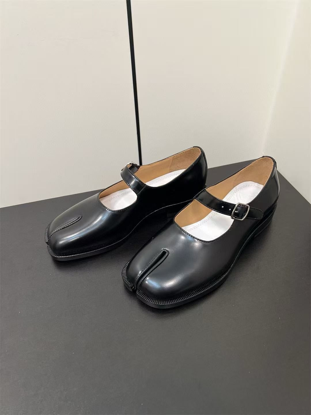 UA Ma1s0n Marg*e1a Mary Jane Shoes