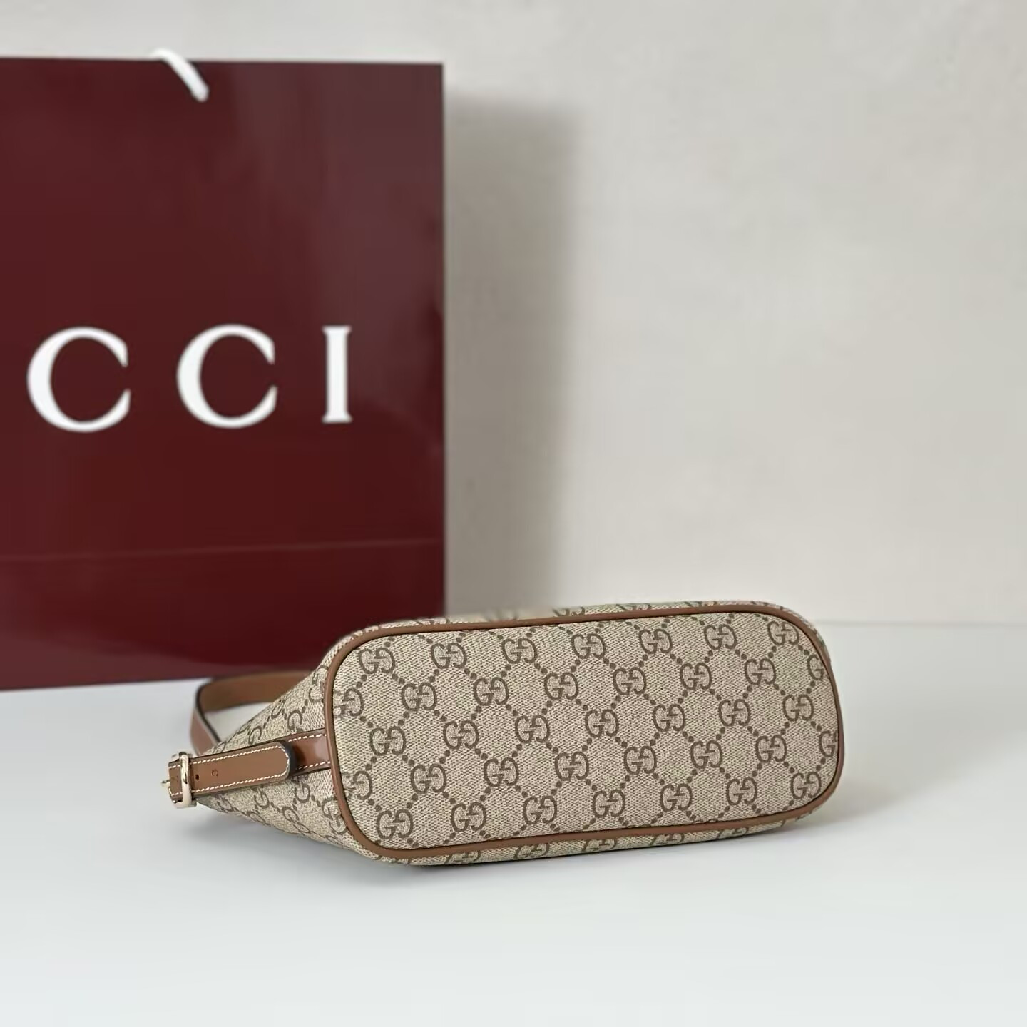 Gucci GG Emblem Small Shoulder Bag 27x10.5x9cm