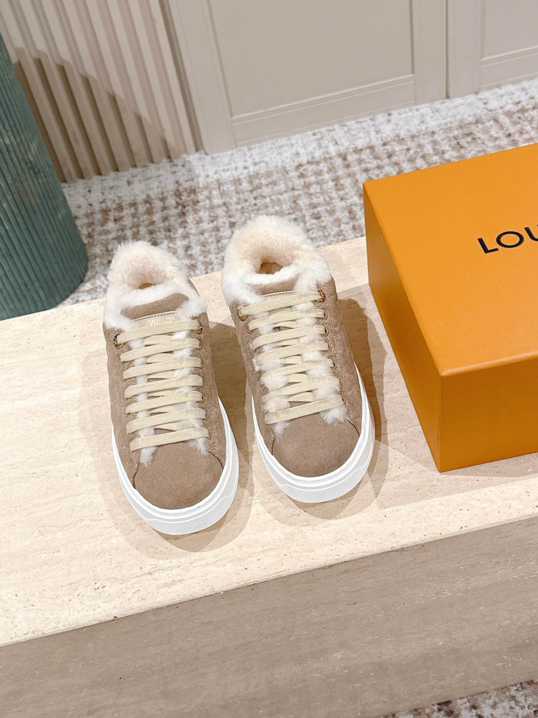 UA LV Time Out Sneaker