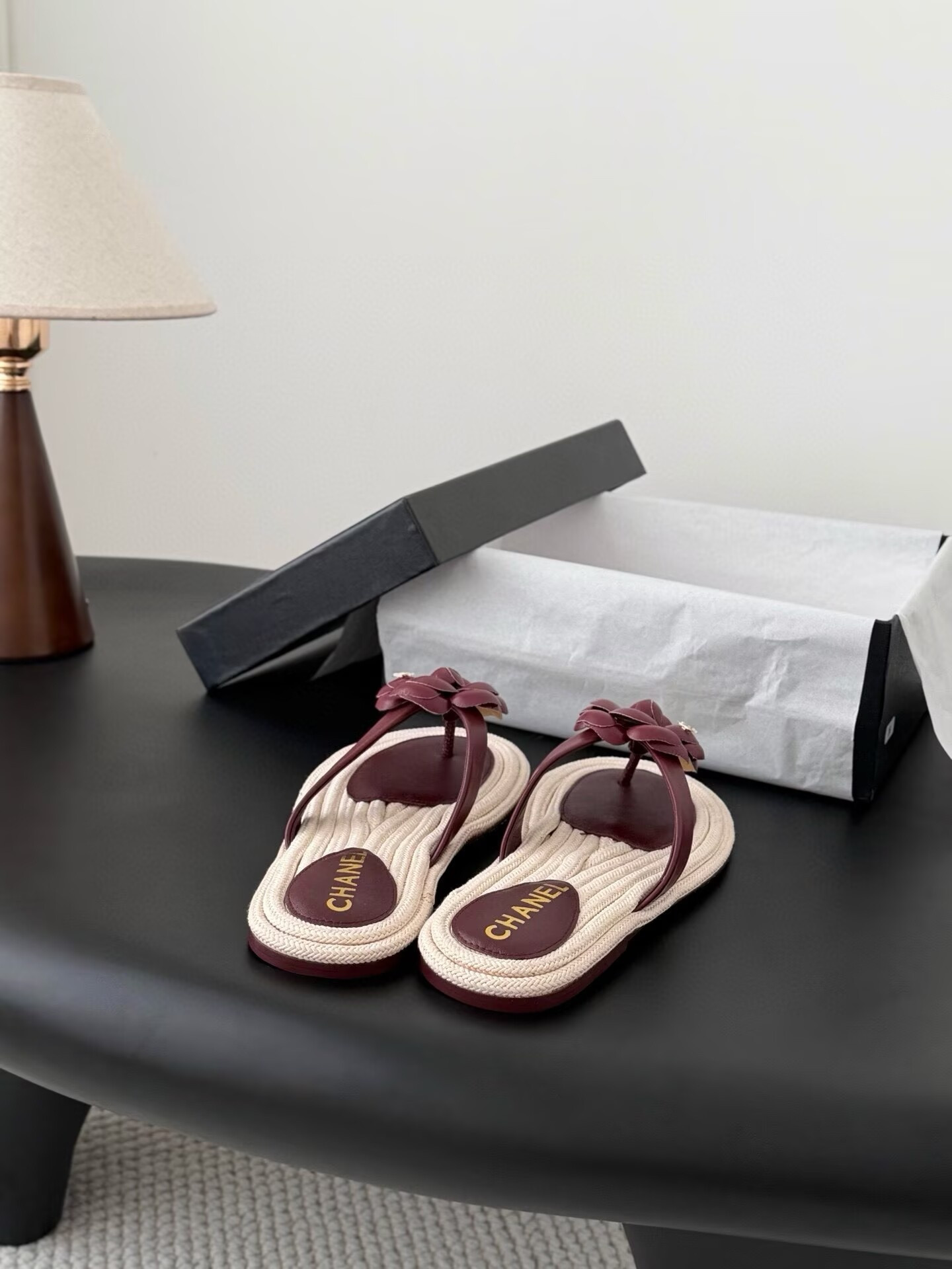 ua Ch**el thongs slides