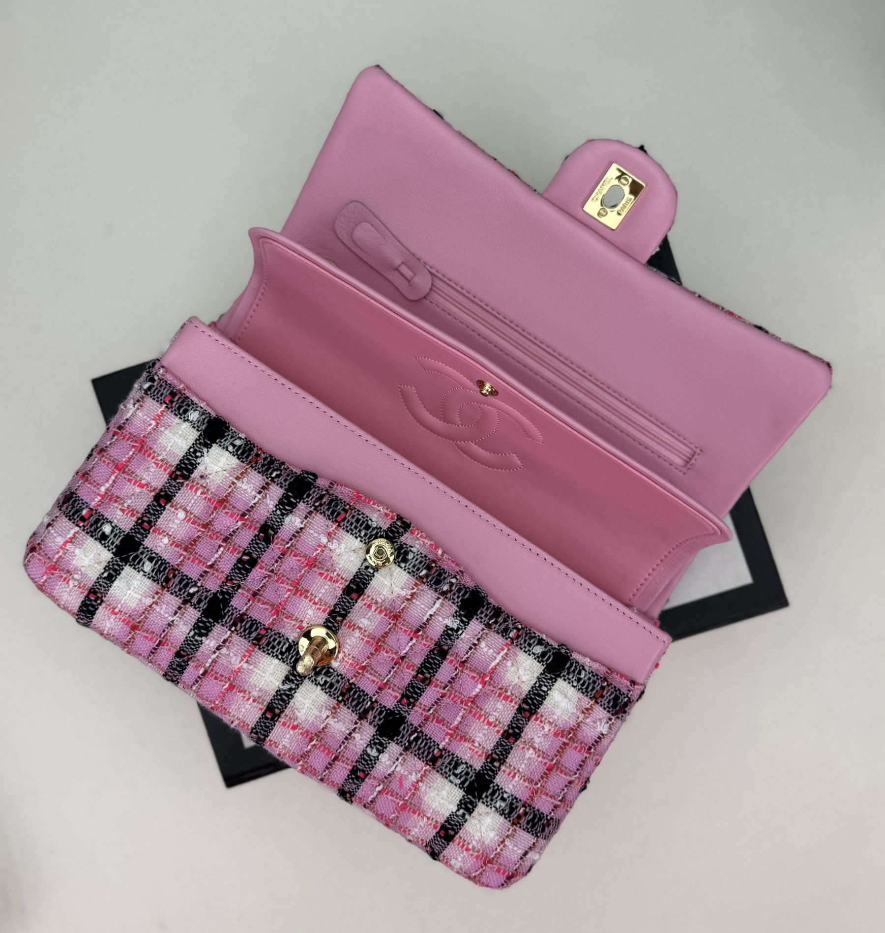 Ch**el CLASSIC HANDBAG 25cm