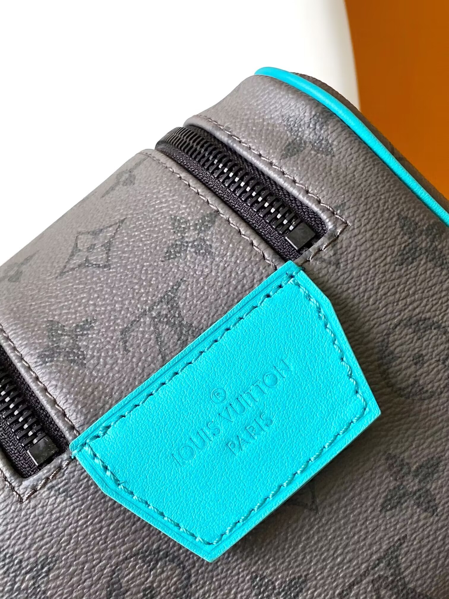 LV Dopp Kit Toiletry Bag M11482   28 x 15 x 16.5cm