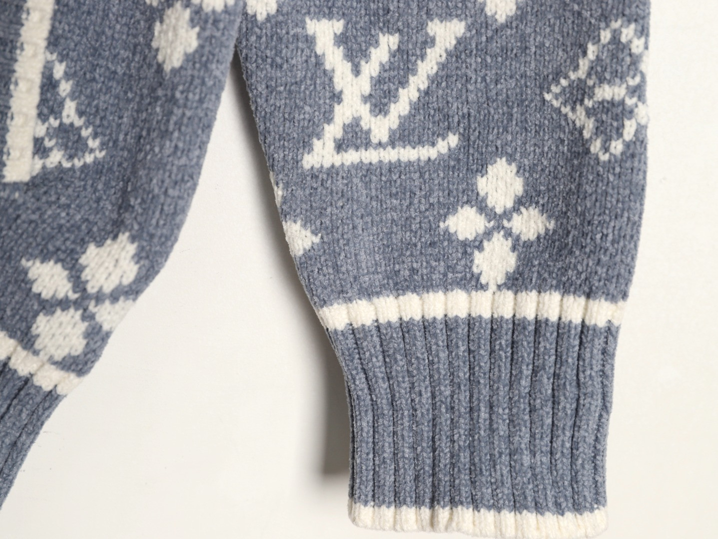 L0vis Vvtt0n LV 25ss Cardigan Sweaters