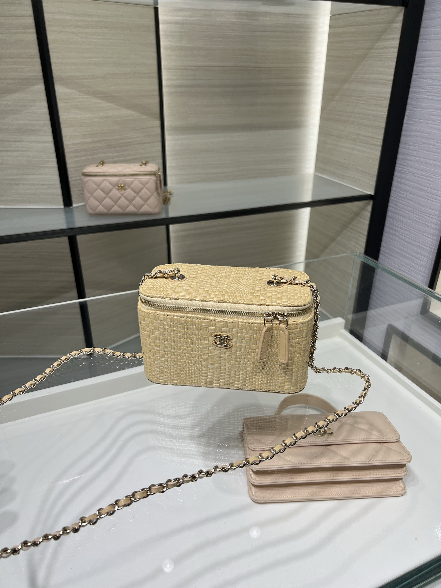 Ch**el classic long vanity with chain ap1341 9.5x17x8cm