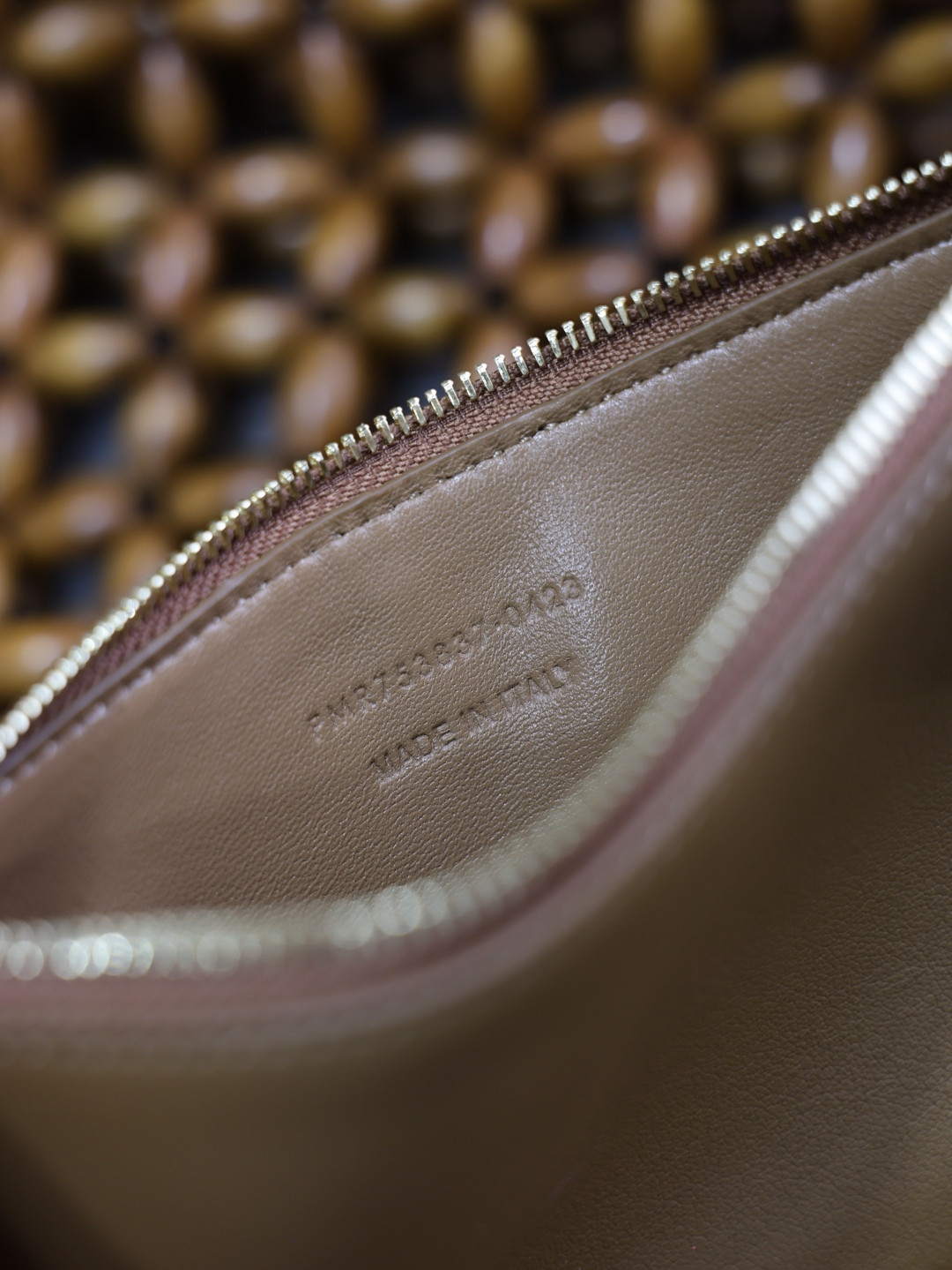 Y51 LE 5 à 7 large in wood beads 30x35x10cm