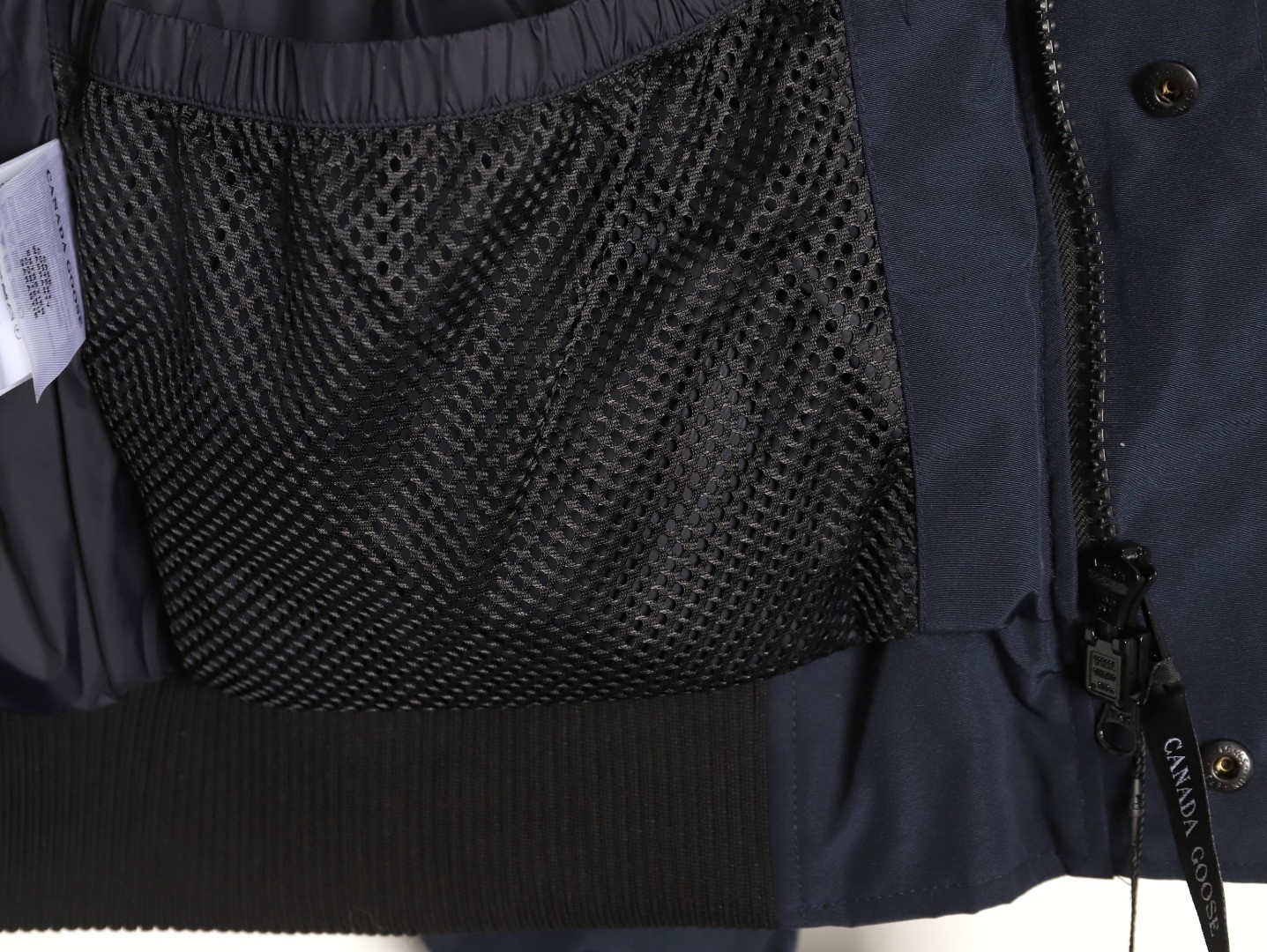 Can*a G00se Short Puffer jacket