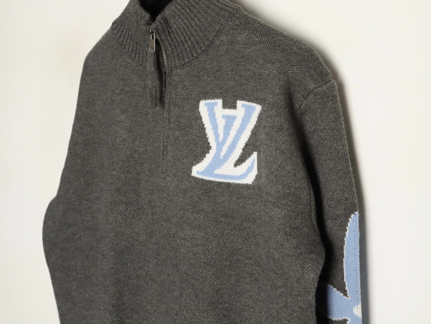 L0vis Vvtt0n 25ss Sweaters