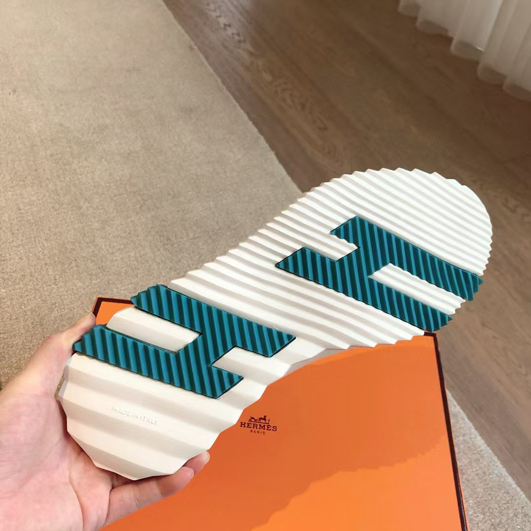 UA H**me5 Bouncing Sneaker