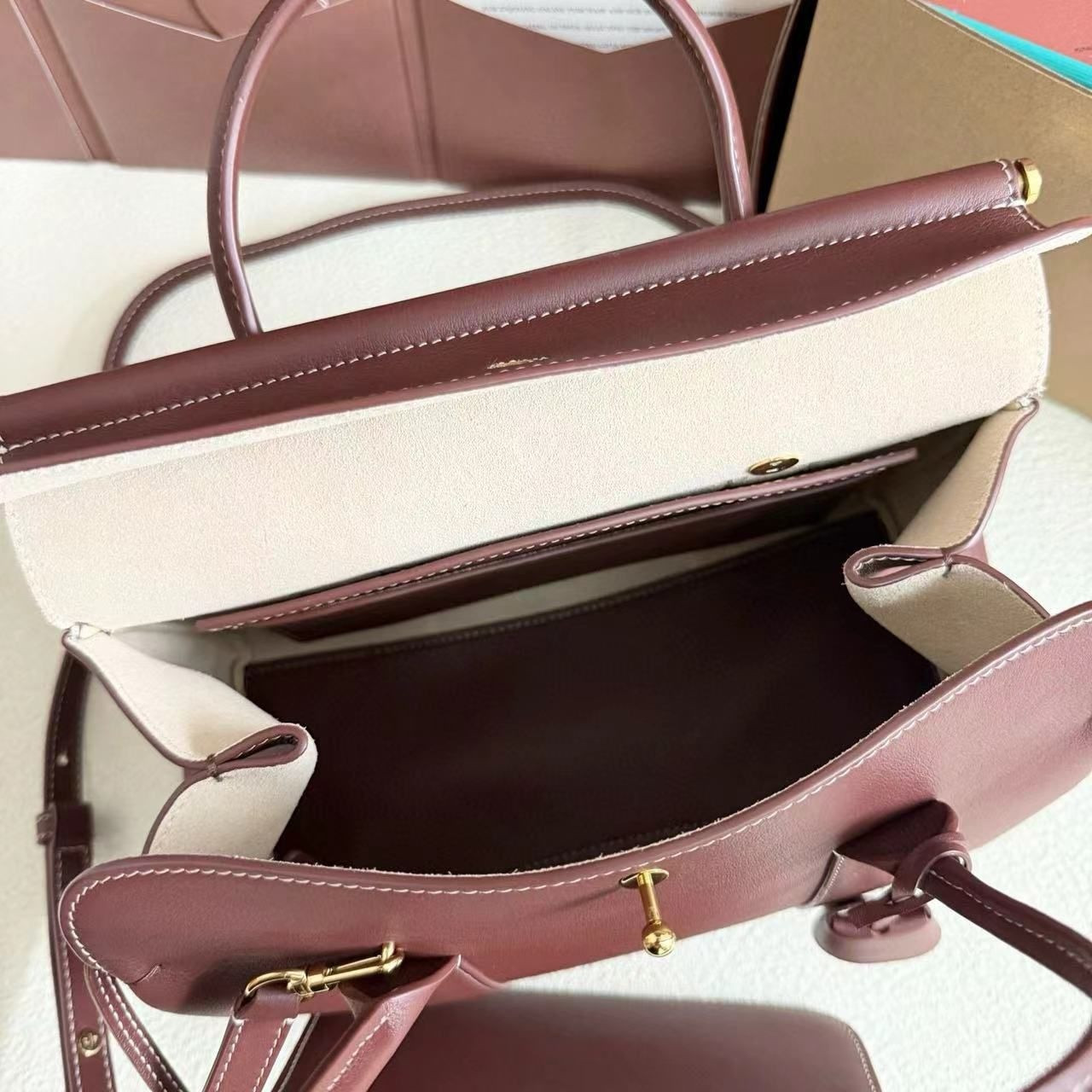 L0r0 P1ana Loom Bag L25 Smooth Calfskin 25x18x12.5cm