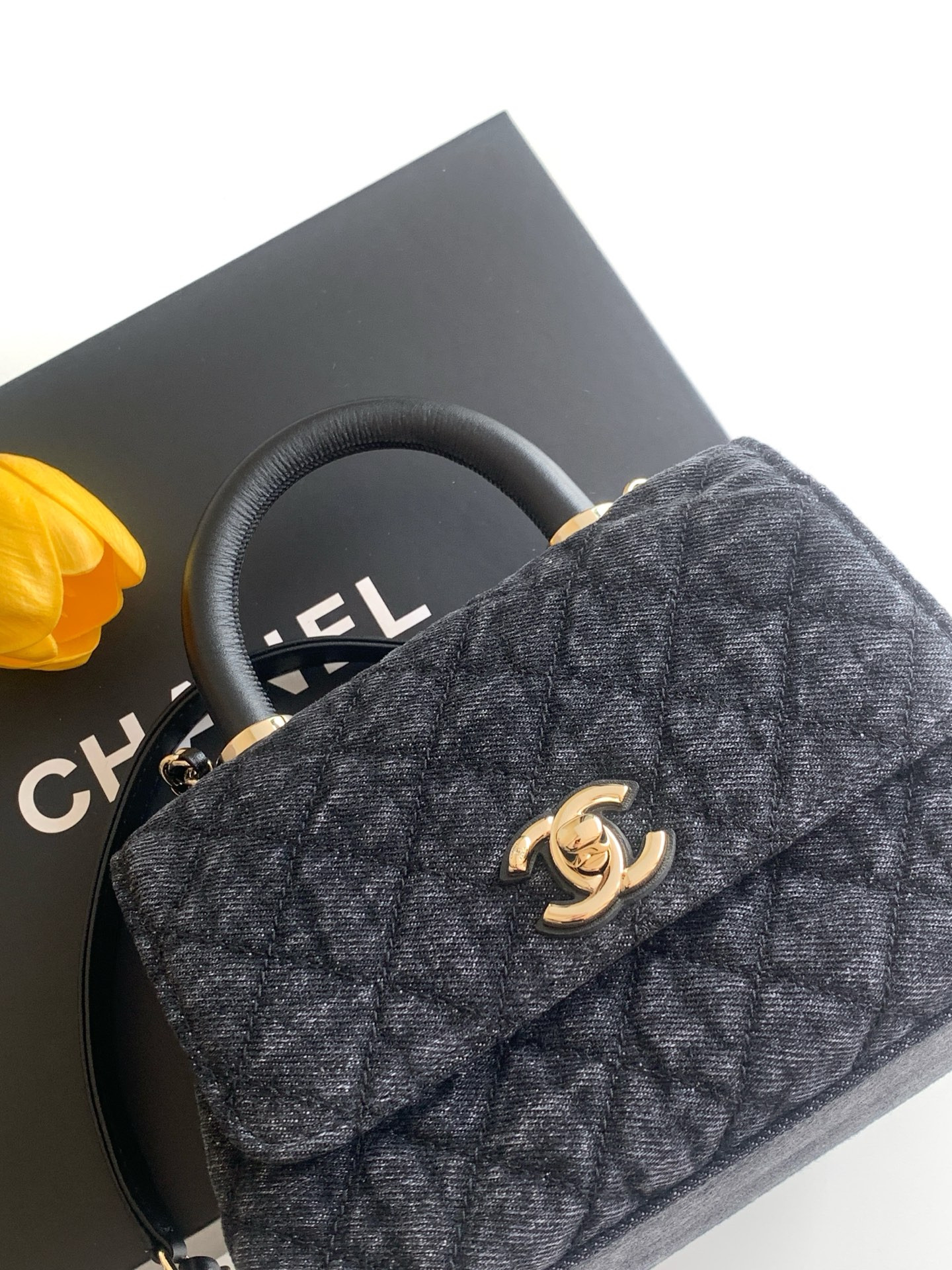 Ch**el coco clutch with chain 13x19x9cm