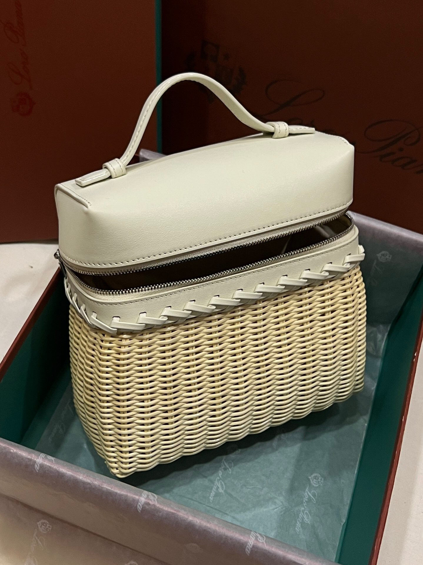 L0r0 P1ana Extra Pocket L19 Wicker Bag 17.5x21x10cm