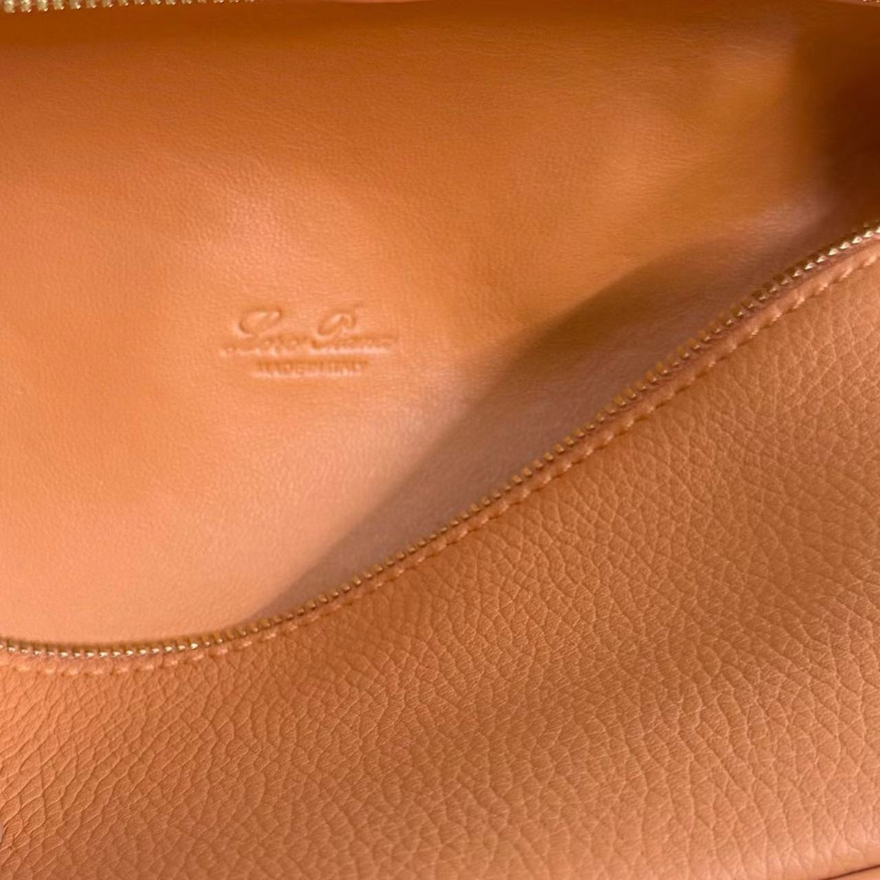 L0r0 P1ana Extra Pocket L19 Grained Calfskin 11 x 19 x 6.5 cm