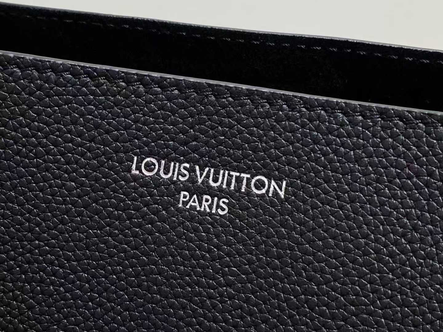 LV Verso Hobo M27022 33 x 15.5 x 30cm