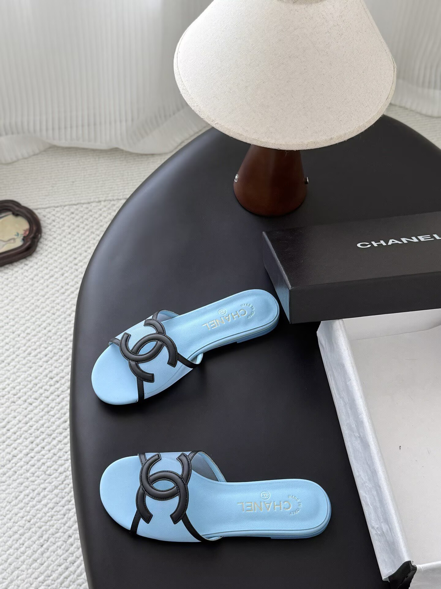 ua Ch**el sandals