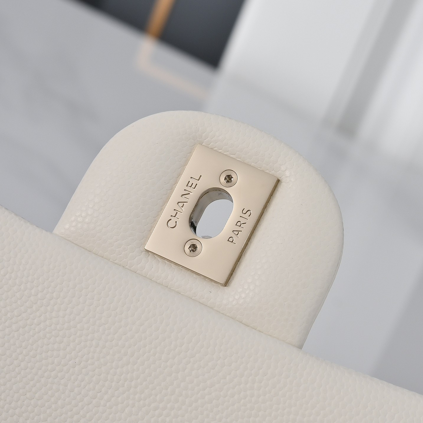 Ch**el classic flap handbag off-white with light gold hardware and caviar leather a01113 23x14.5x6cm