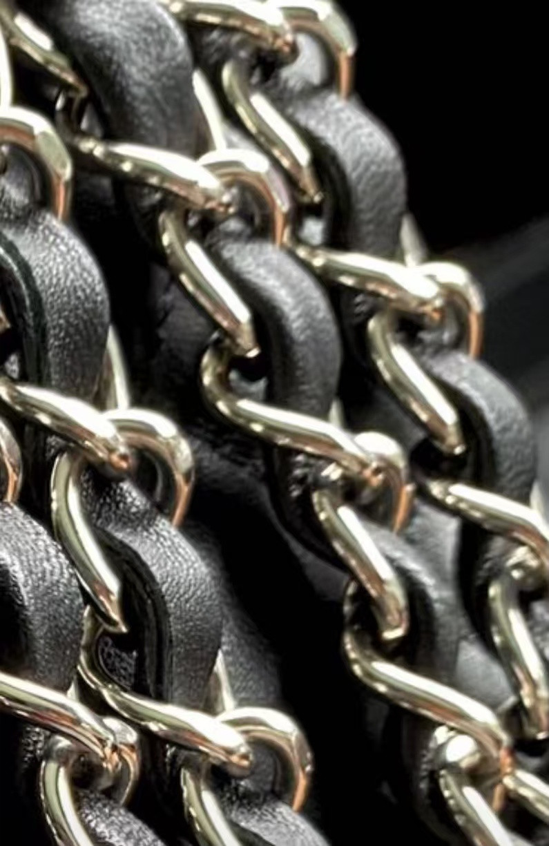 Ch**el Mini Classic Handbag Lambskin & Silver-Tone Metal Black 13.5x 17x8cm