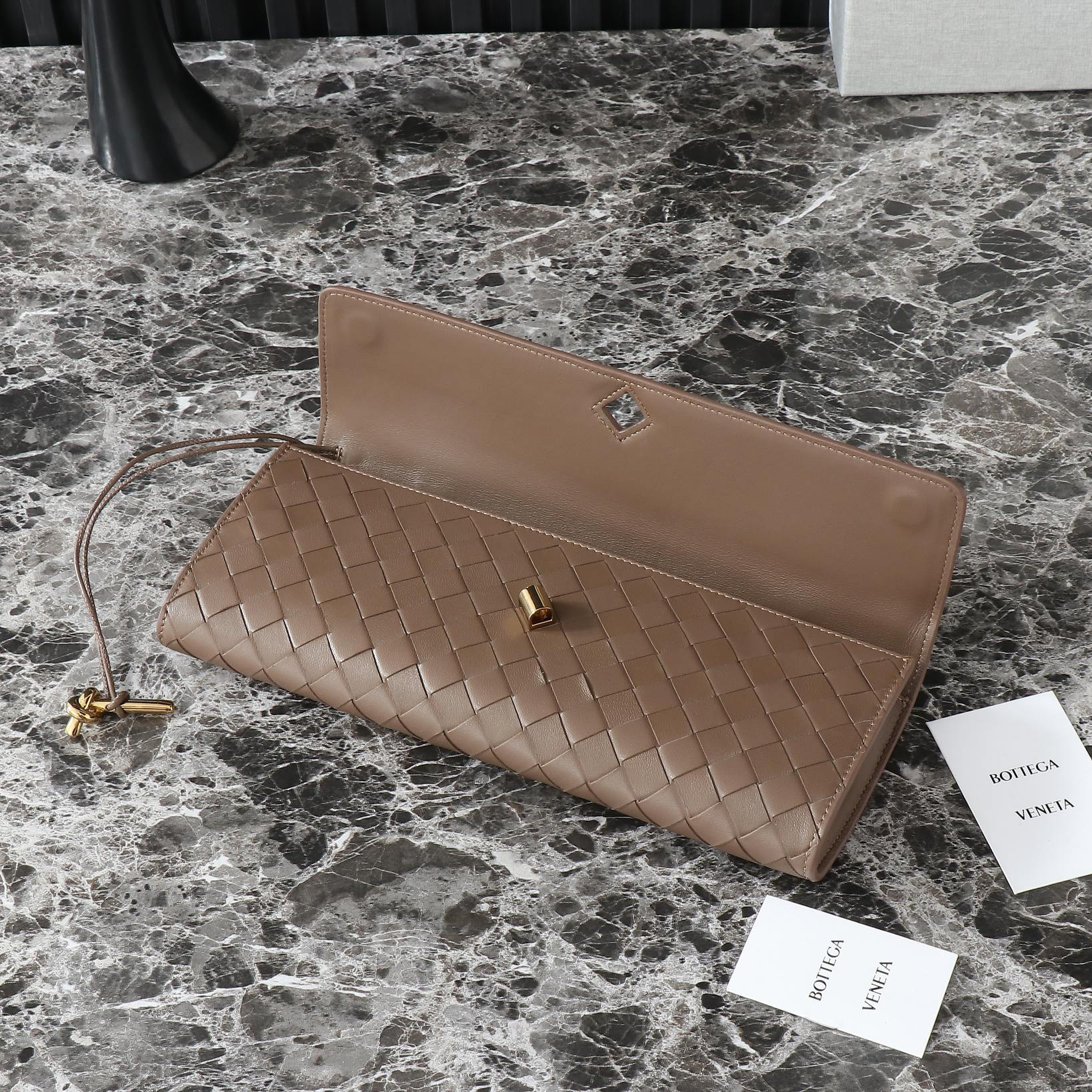 B0tt*ga Ven*ta Long Clutch Andiamo With Handle Fondant 31x13x3cm