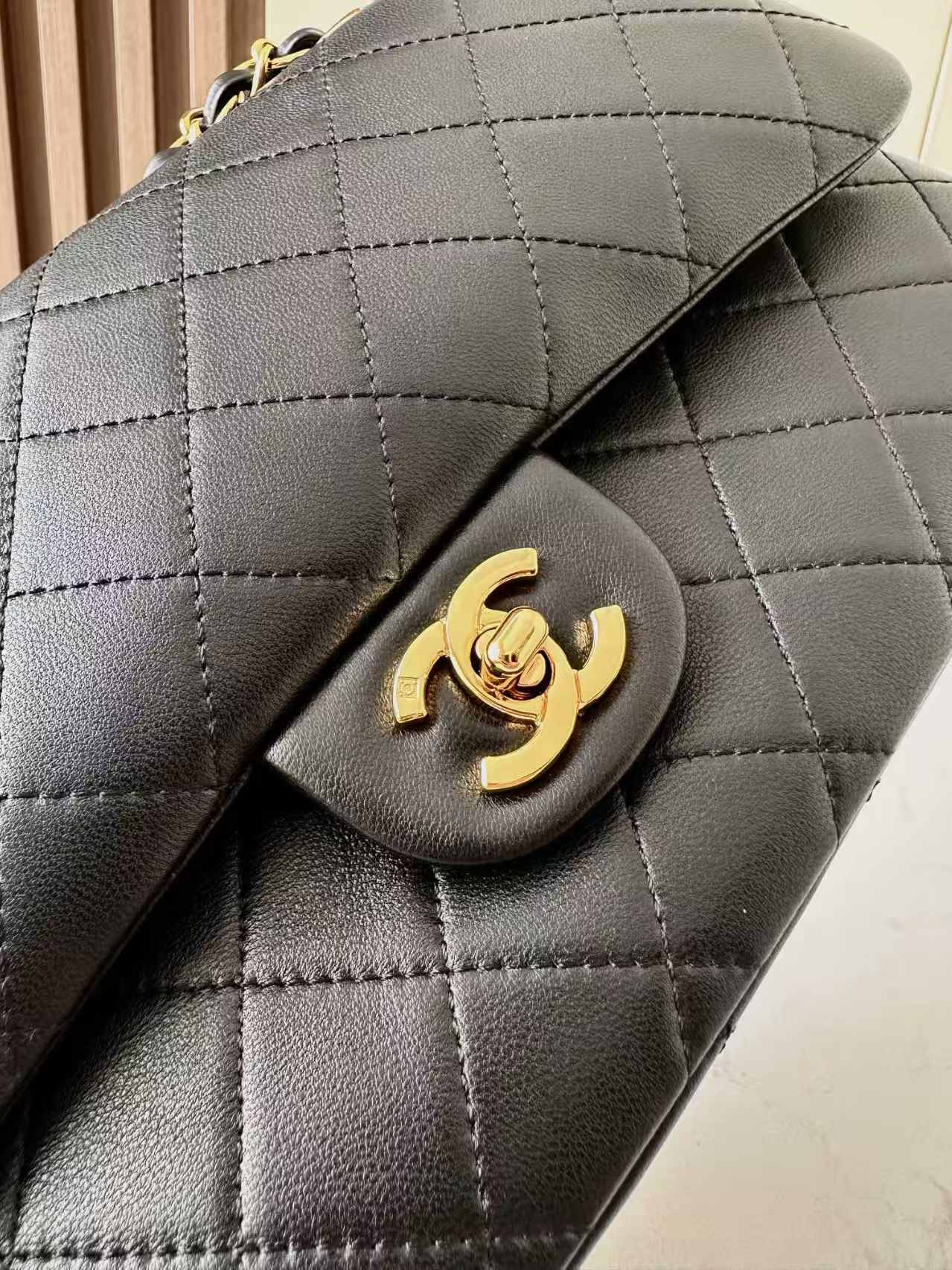 Ch**el Classic Flap Bag 15.5x25.5x6.5cm