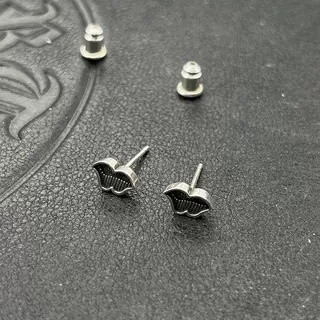 Ch*0me He**ts lip Earrings