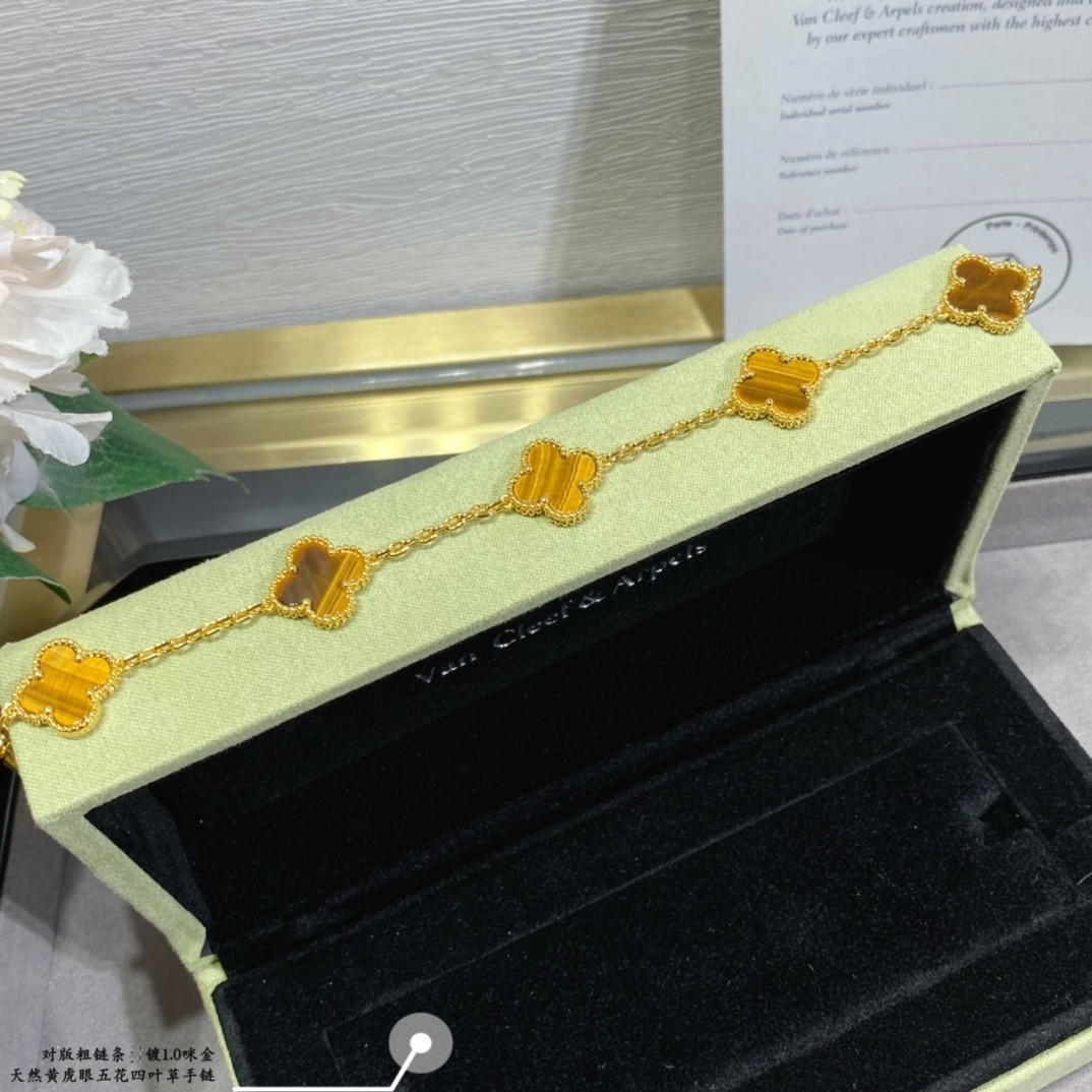 V*n Cl**f & Arpels Yellow Tiger Eye five-flowered four-leaf clover Bracelet Chain length approx.19cm