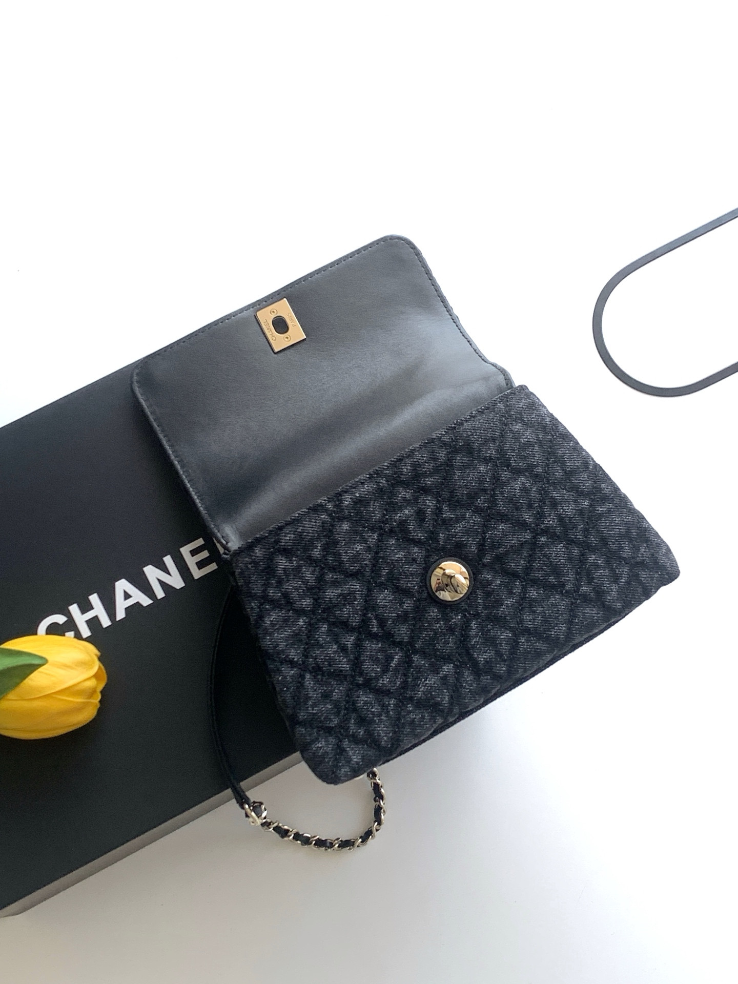 Ch**el coco clutch with chain 13x19x9cm