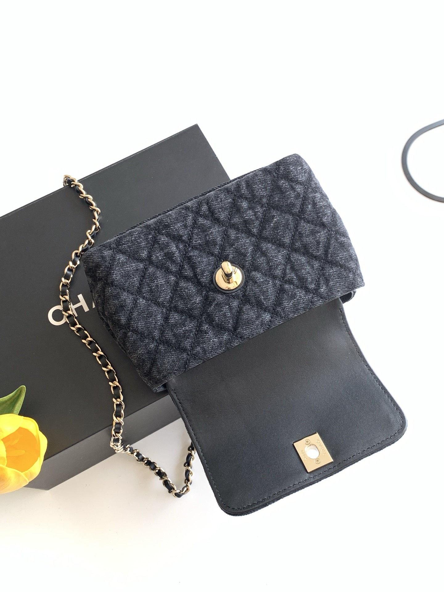 Ch**el coco clutch with chain ap4244 11.5x14.5x5.5cm