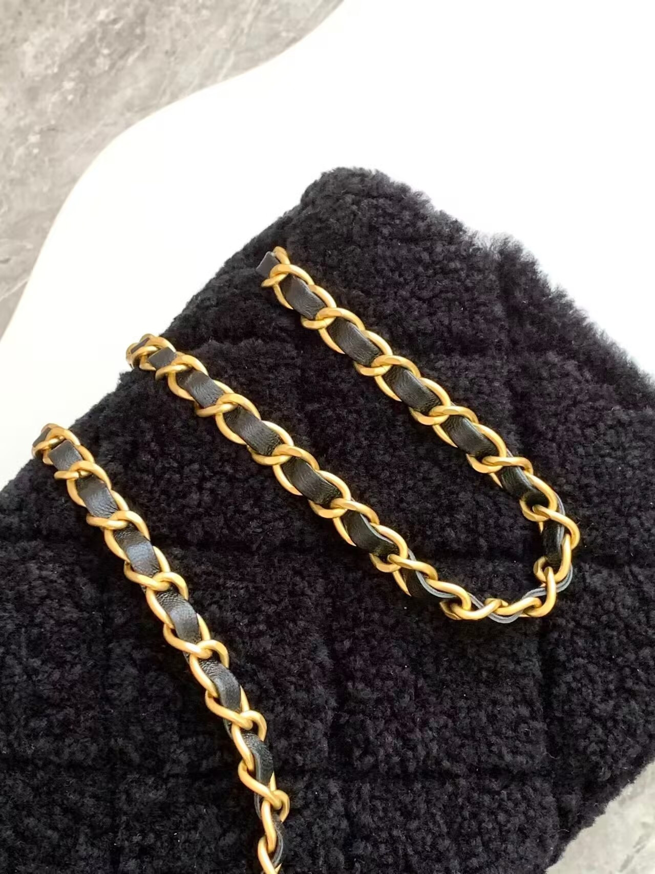 Ch**el Flap Bag 23.5x16x7.5cm