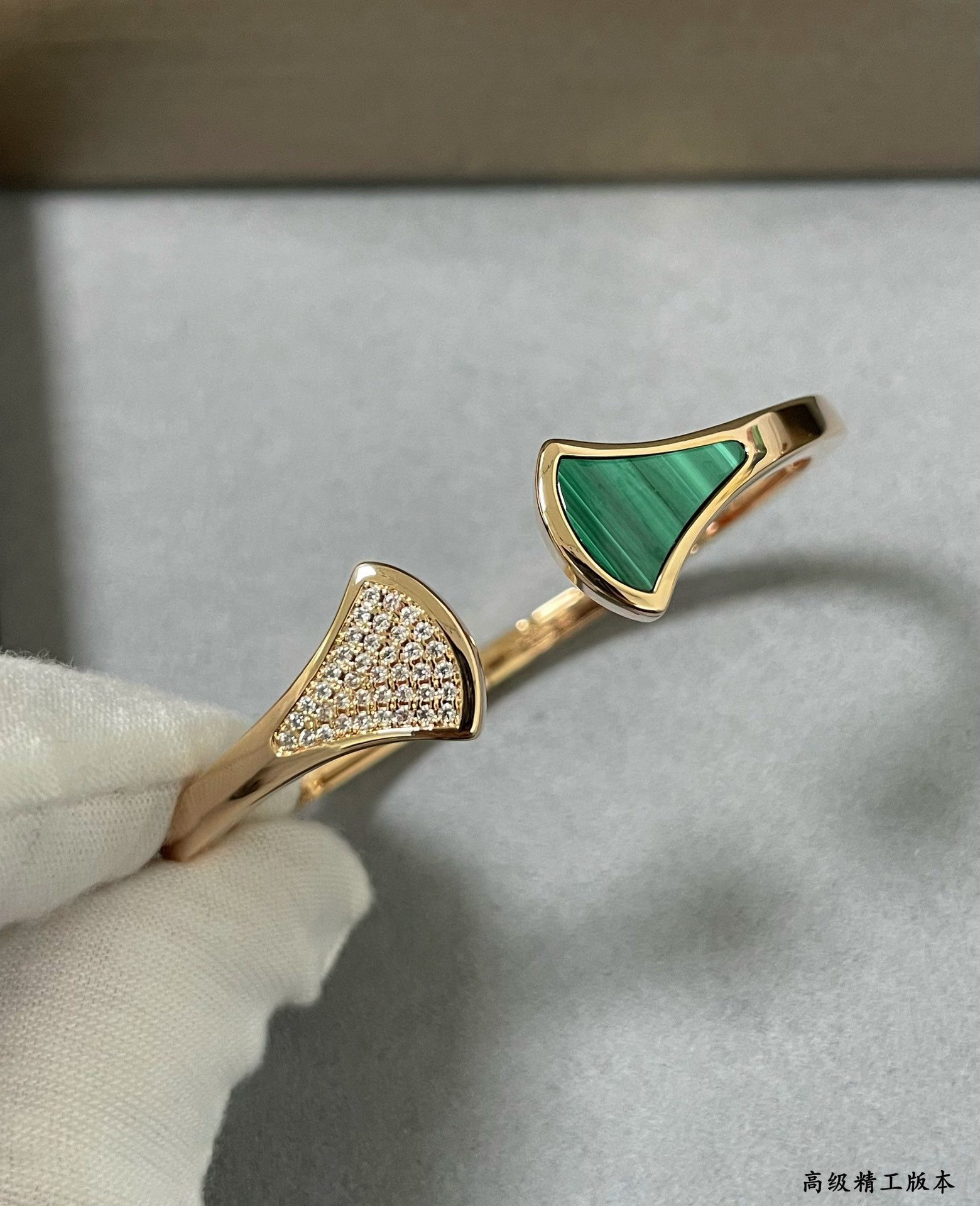 Bv1g*ai Natural Malachite Scalloped Skirt Bracelet