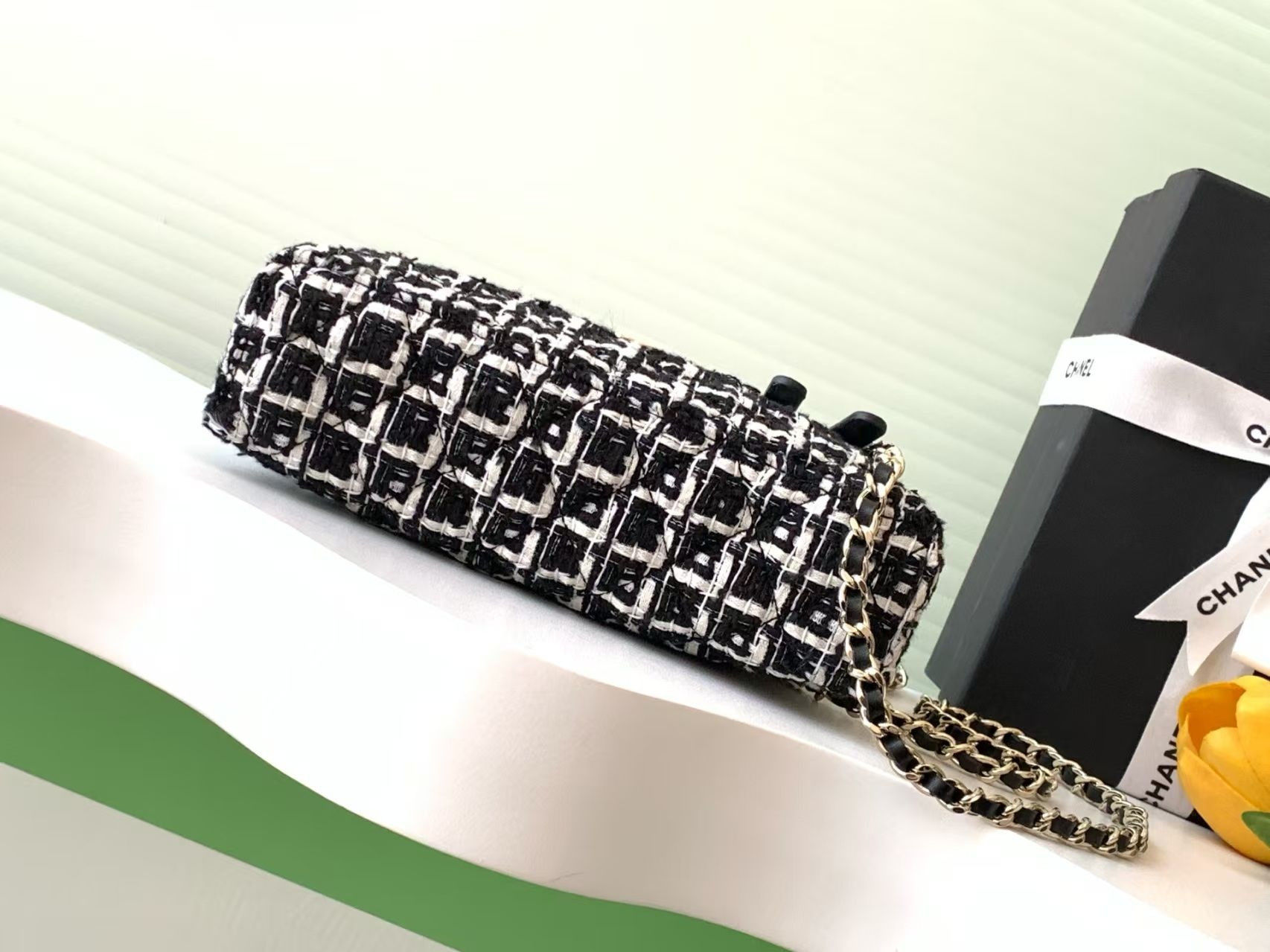 Ch**el Vanity With Chain 17x19.5x5cm