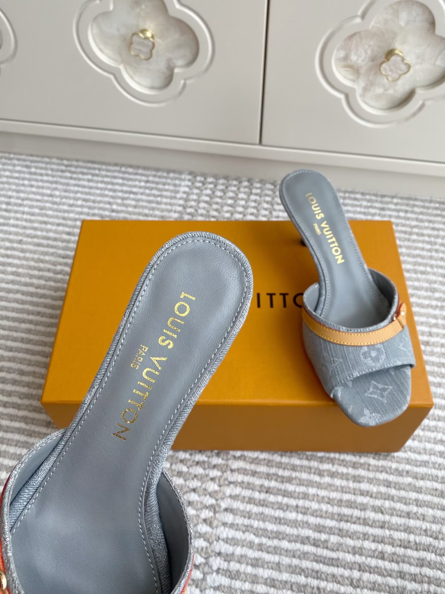 UA LV 6AM Mule