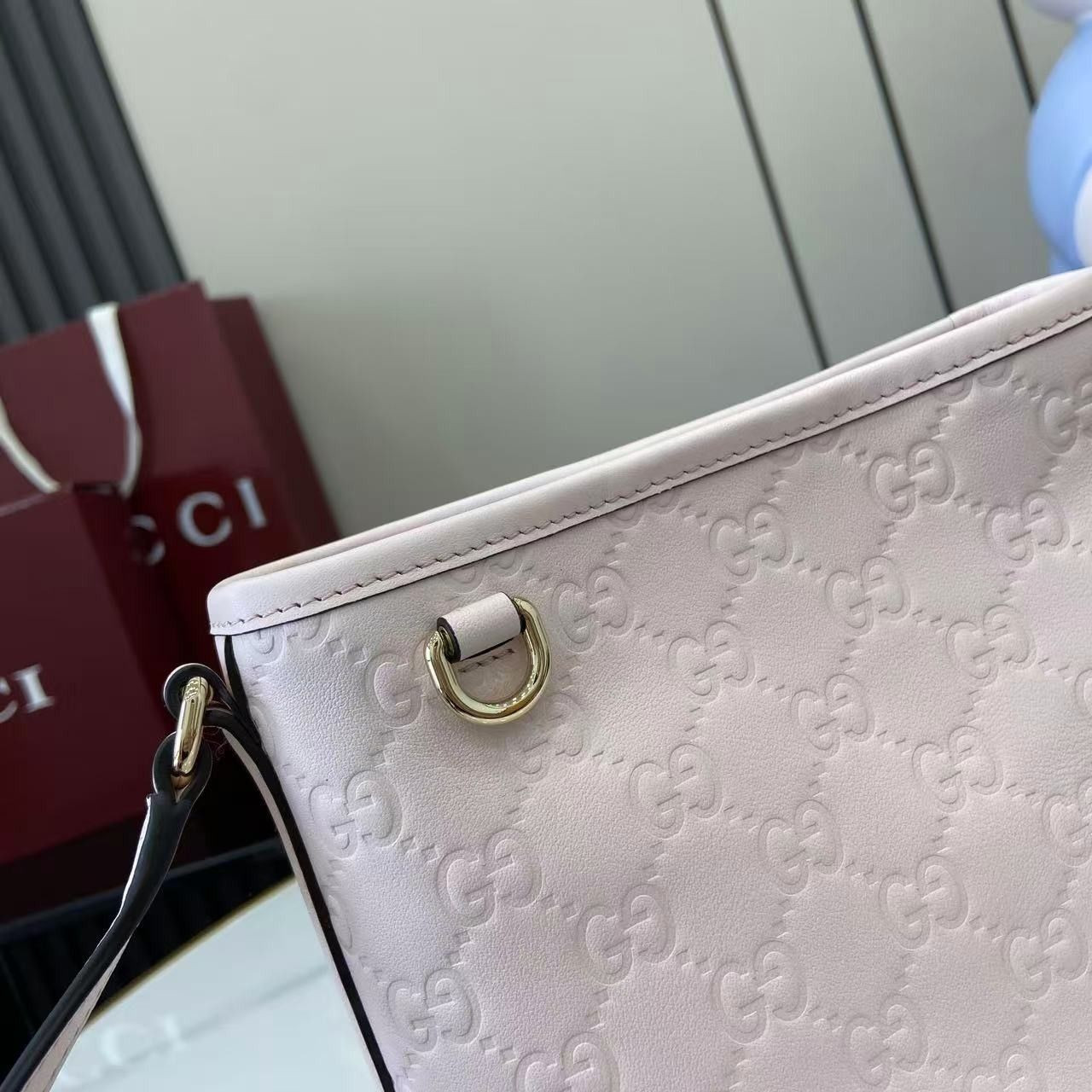 Gvc*1 GG Emblem Nano Bucket Bag 15x18x8cm